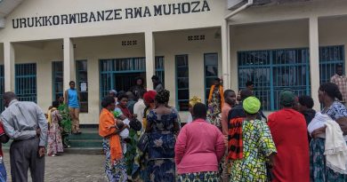 Dosiye ya Ruswa -Cyabagarura: Nta bimenyetso ubushinjacyaha bwagaragarije urukiko uretse ubuhamya bwanditse bwa ba mudugudu: Abunganira abaregwa. Dosiye ya Ruswa -Cyabagarura: Nta bimenyetso ubushinjacyaha bwagaragarije urukiko uretse ubuhamya bwanditse bwa ba mudugudu: Abunganira abaregwa.