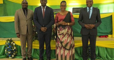 Burera: Ihuzagurika ry’abayobozi ritumye badukira ubushera n’ibigage baramena, inyobwa n’icuruzwa rya kanyanga bifata indi ntera Burera: Ihuzagurika ry’abayobozi ritumye badukira ubushera n’ibigage baramena, inyobwa n’icuruzwa rya kanyanga bifata indi ntera