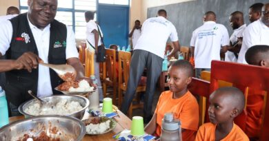 Uburezi: Hafi 90% by’abarimu mu Rwanda, bafata amafunguro ya saa sita ku biribwa byagenewe abanyeshuri: Karibu Media