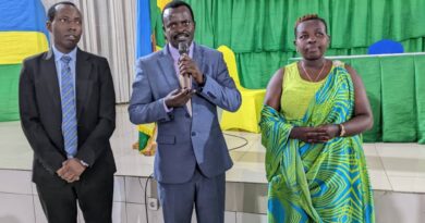 Musanze-Rwaza: Hagaragajwe akarengane kakorewe abaturage kugeza naho hari abatakaje ubuzima abandi bashyirwa mu manegeka na Rwiyemazamirimo, Visi Meya yumvikana ashimira umunyamakuru wa Isango star wamuhaye aya makuru Musanze-Rwaza: Hagaragajwe akarengane kakorewe abaturage kugeza naho hari abatakaje ubuzima abandi bashyirwa mu manegeka na Rwiyemazamirimo, Visi Meya yumvikana ashimira umunyamakuru wa Isango star wamuhaye aya makuru