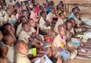 RC-Musanze: Ben na Pedro bahaye urw’amenyo Ubuyobozi bw’akarere burebera ikibazo cy’abana biga bicaye hasi RC-Musanze: Ben na Pedro bahaye urw’amenyo Ubuyobozi bw’akarere burebera ikibazo cy’abana biga bicaye hasi