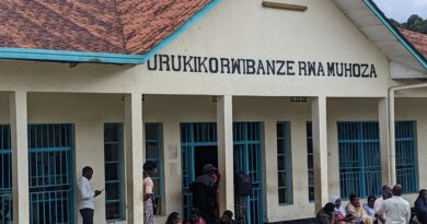 Musanze-Dosiye y’ikopeza ry’abanyeshuri: Babiri mu barimu umunane bari bafunzwe, urukiko rwategetse ko baburana bacumbikiwe muri Gereza ya Musanze. Musanze-Dosiye y’ikopeza ry’abanyeshuri: Babiri mu barimu umunane bari bafunzwe, urukiko rwategetse ko baburana bacumbikiwe muri Gereza ya Musanze.
